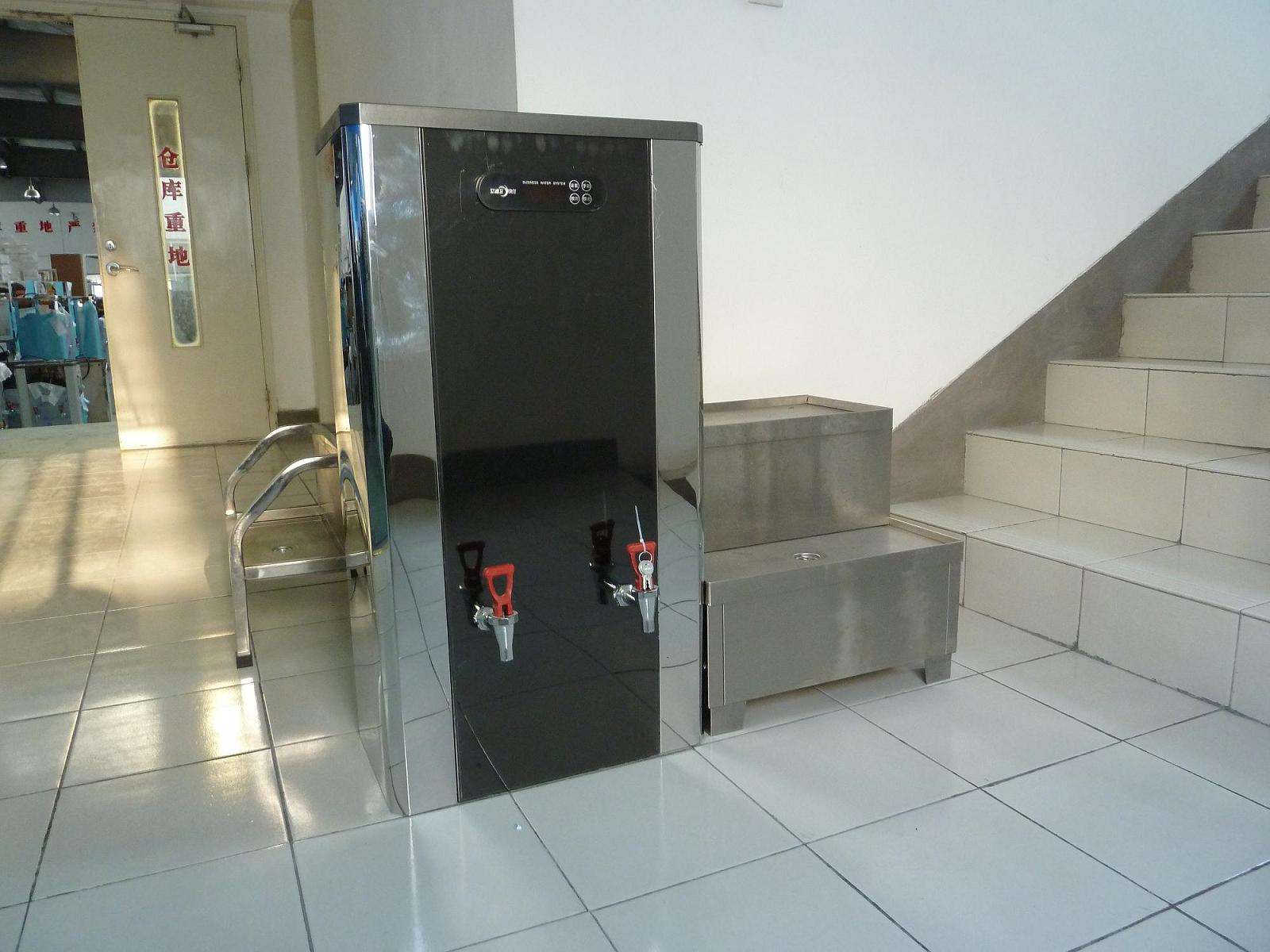 甘肅省人民醫(yī)院采購(gòu)濾中濾開水器